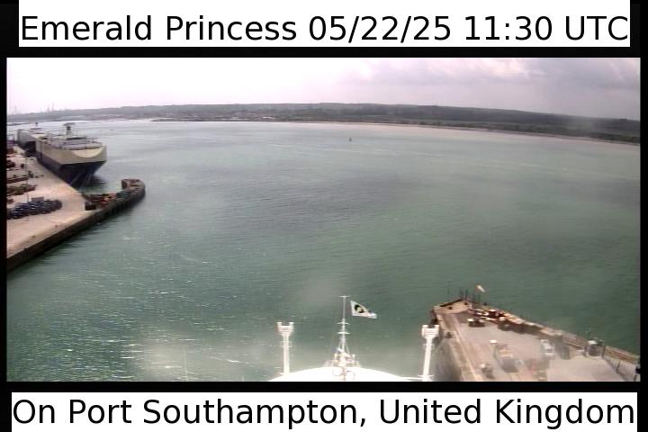 A live picture from the bridge of the Emerald Princess