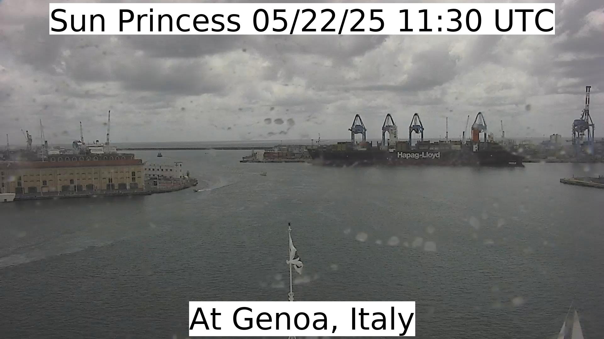 A live picture from the bridge of the Sun Princess